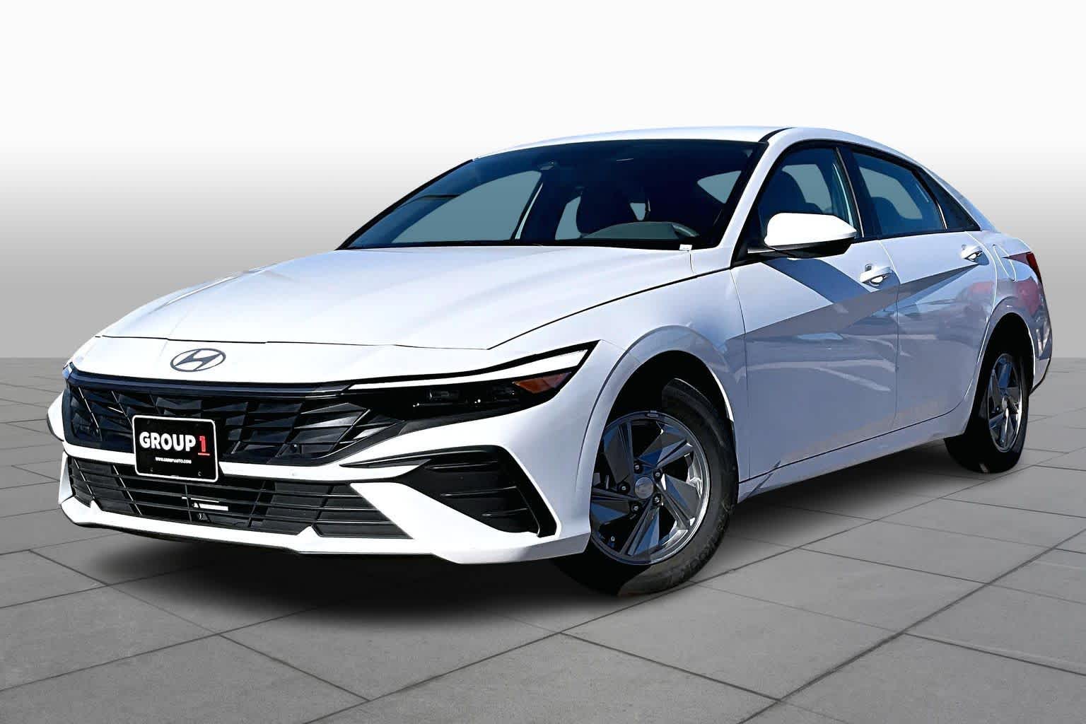 2025 Hyundai Elantra SE's photo