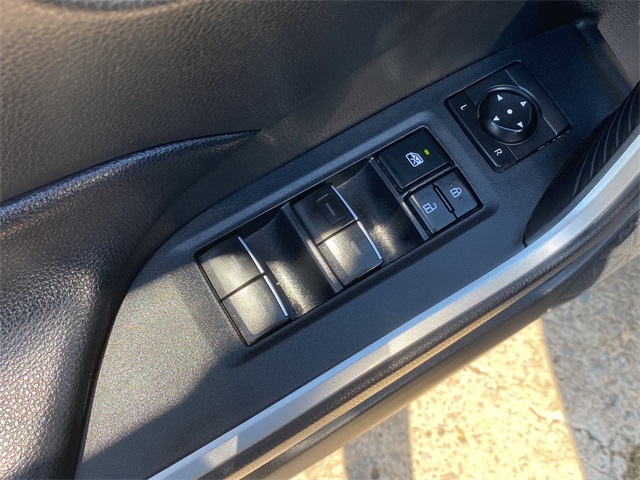 2022 Toyota RAV4 Hybrid SE photo 19