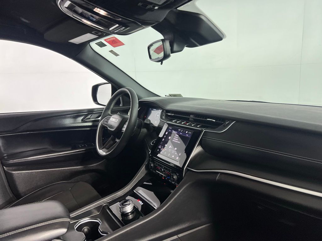 2024 Jeep Grand Cherokee Altitude photo 23