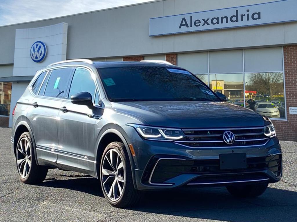 2024 Volkswagen Tiguan SEL R-LINE's photo