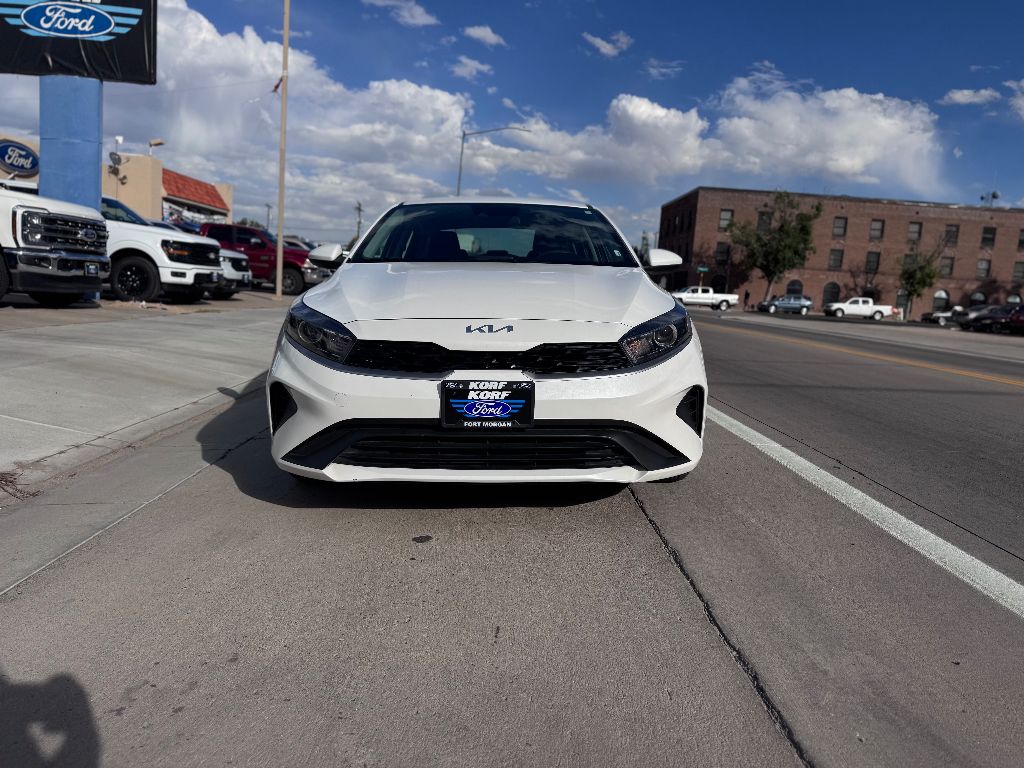 2023 Kia Forte LXS photo 2