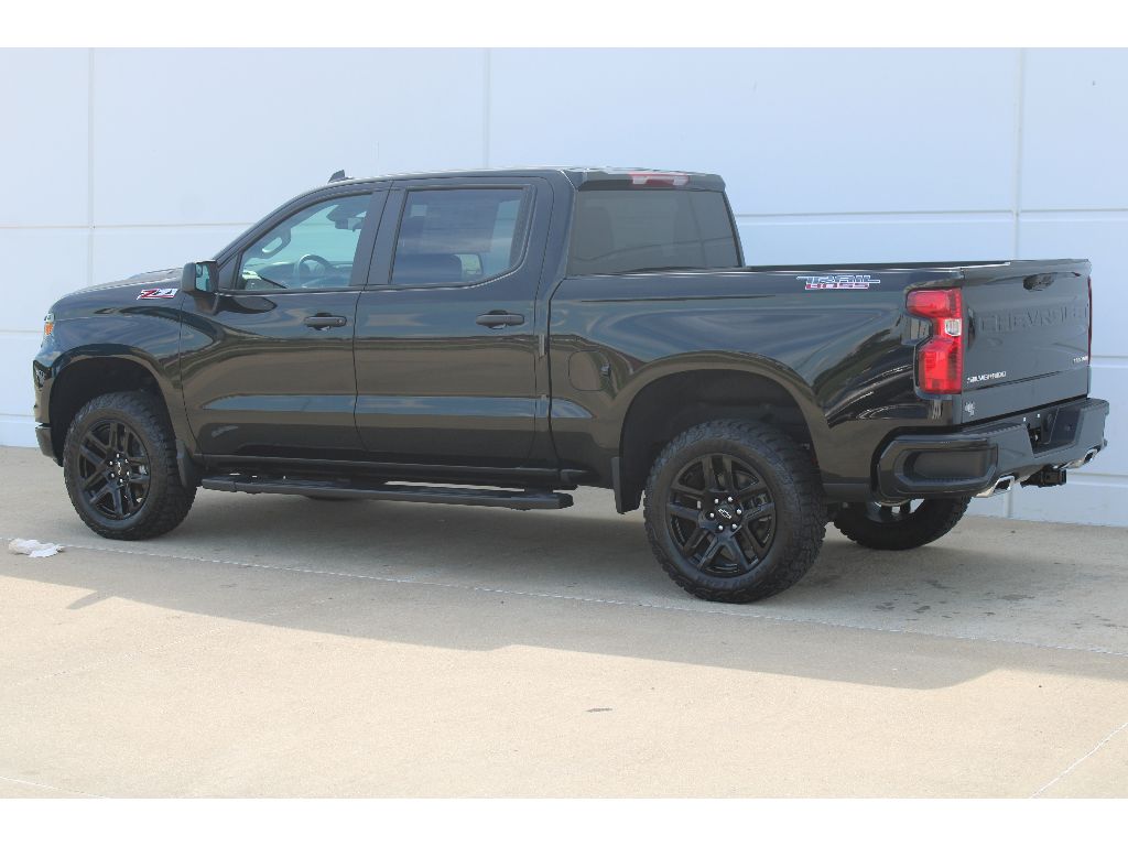 2025 Chevrolet Silverado 1500 Custom Trail Boss photo 3