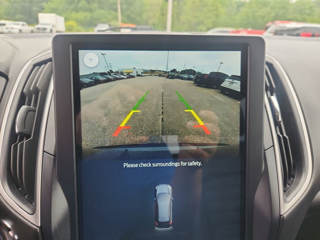 2023 Ford Edge SEL photo 17