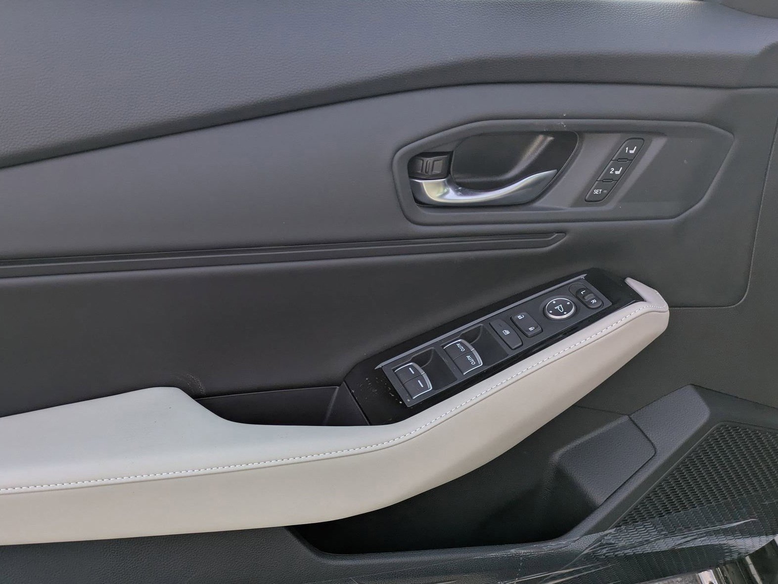 2025 Honda Accord Hybrid Touring photo 10