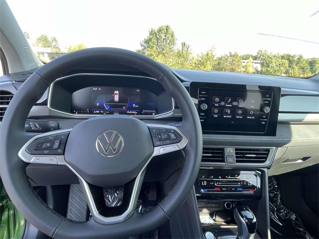 2025 Volkswagen Taos SE photo 16