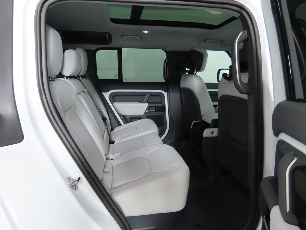 2025 Land Rover Defender 110 S photo 20