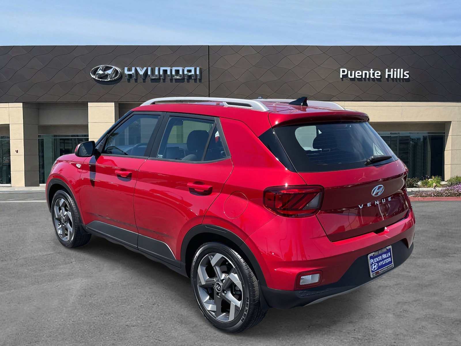 2022 Hyundai Venue SEL Limited photo 2