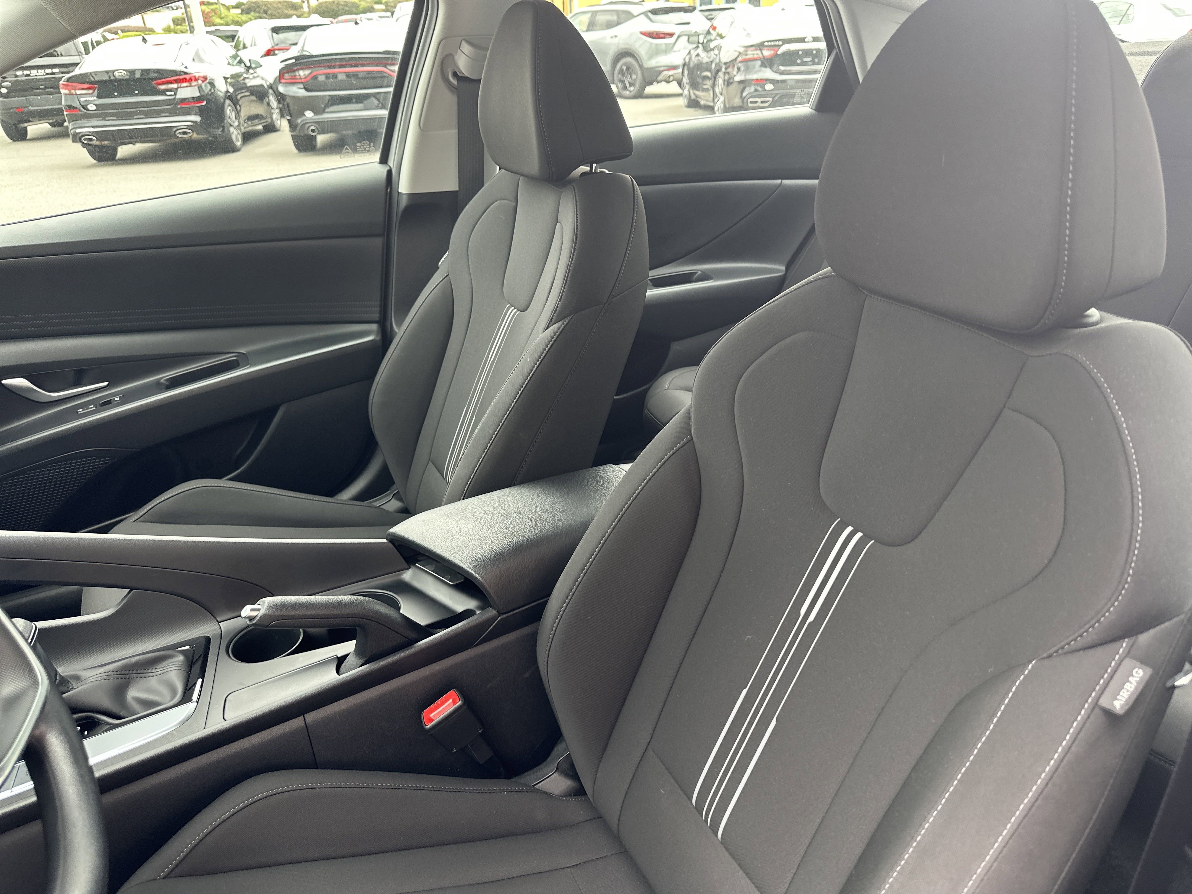 2024 Hyundai Elantra SEL photo 4