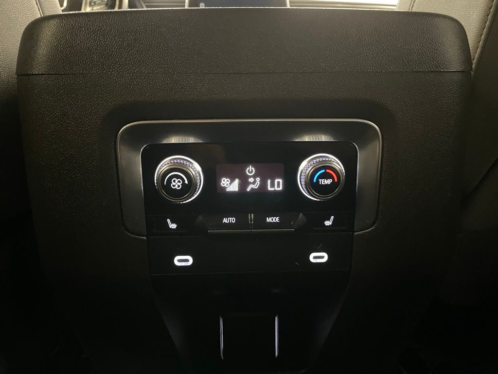2023 Gmc Yukon XL SLT photo 16