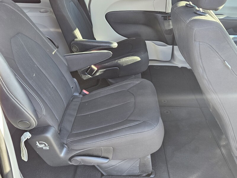 2023 Chrysler Voyager LX photo 12