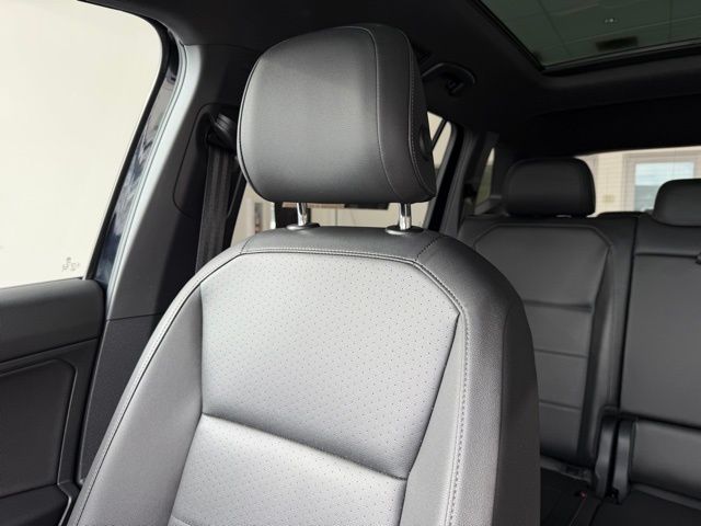 2020 Volkswagen Tiguan SE R-Line Black photo 47