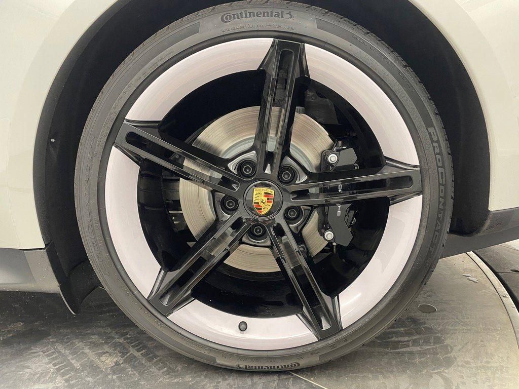 2024 Porsche Taycan GTS photo 13