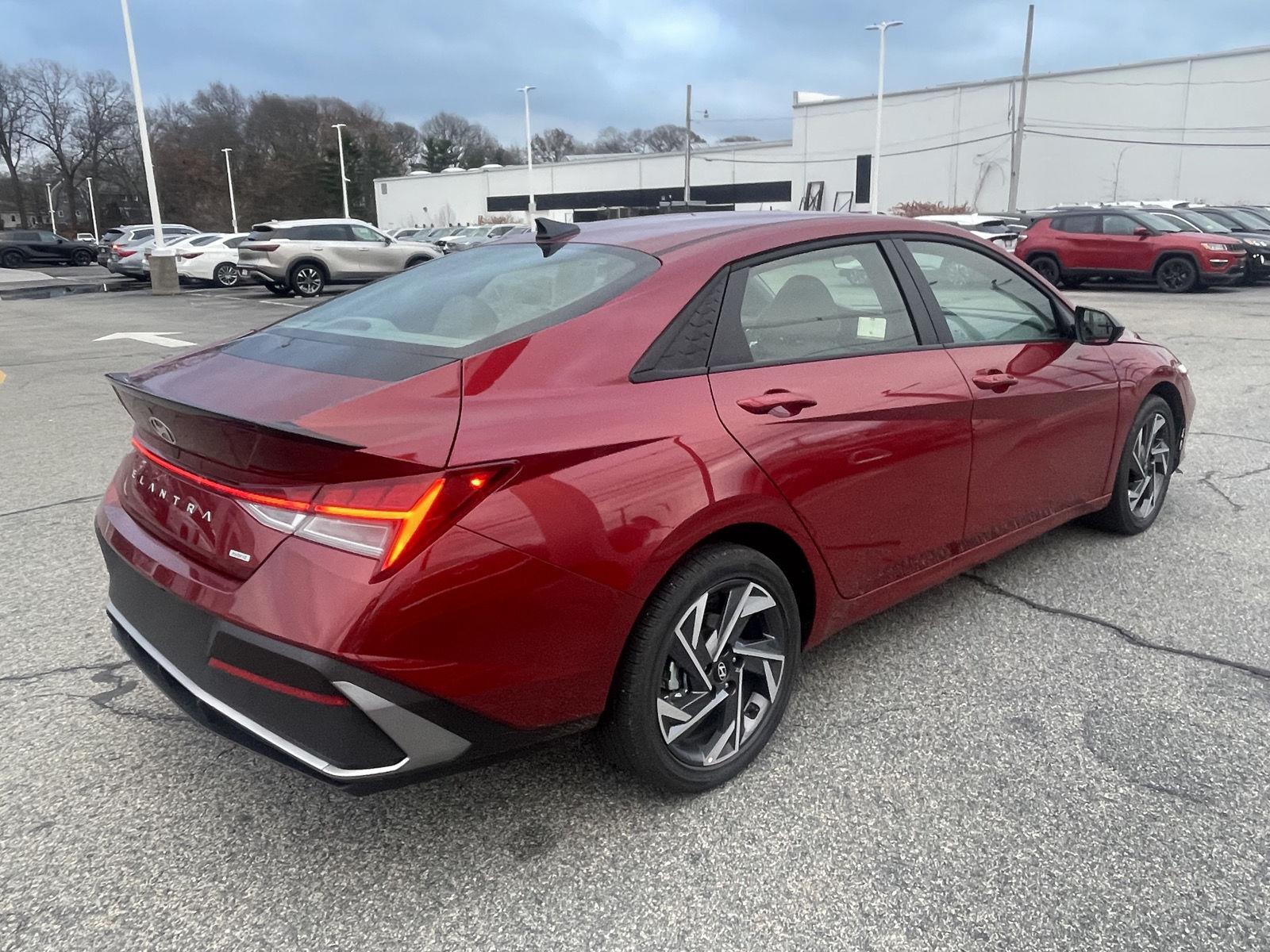 2025 Hyundai Elantra Hybrid SEL Sport photo 3