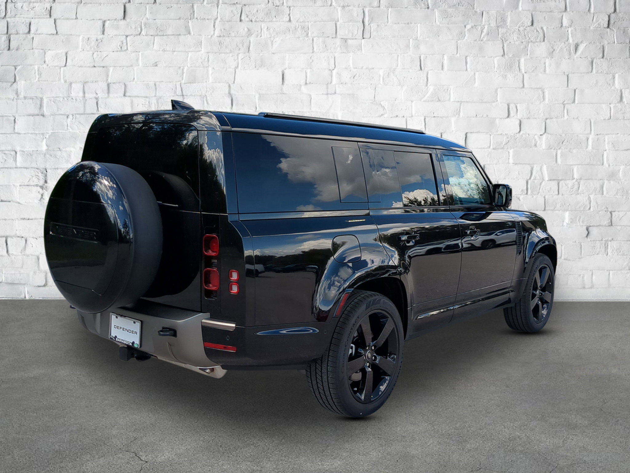 2025 Land Rover Defender 130 X-Dynamic SE photo 4