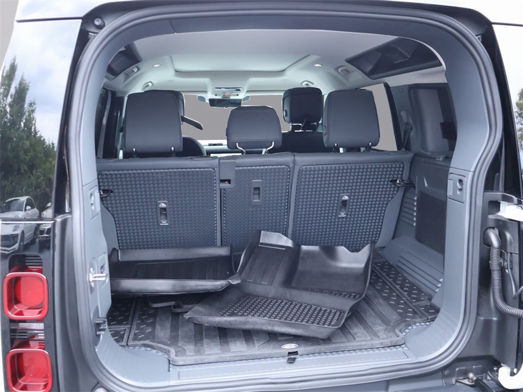2024 Land Rover Defender 110 X-Dynamic SE photo 12