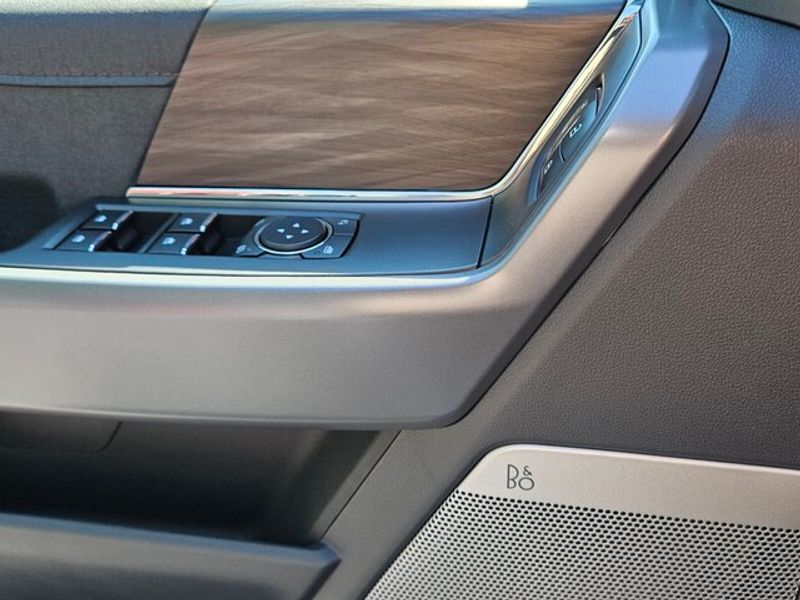 2025 Ford F-150 Lariat photo 29