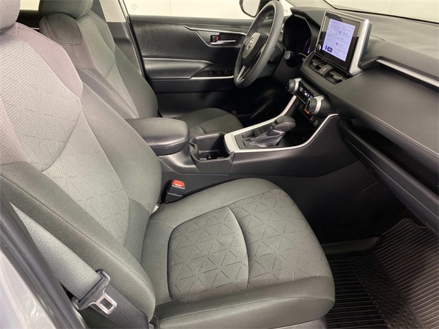 2023 Toyota RAV4 XLE photo 7