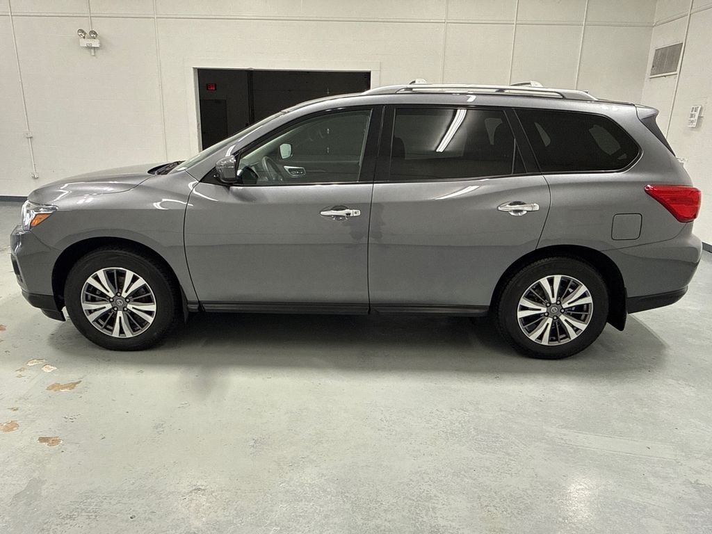 2020 Nissan Pathfinder S photo 4