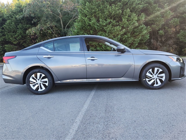 2025 Nissan Altima 2.5 S photo 2