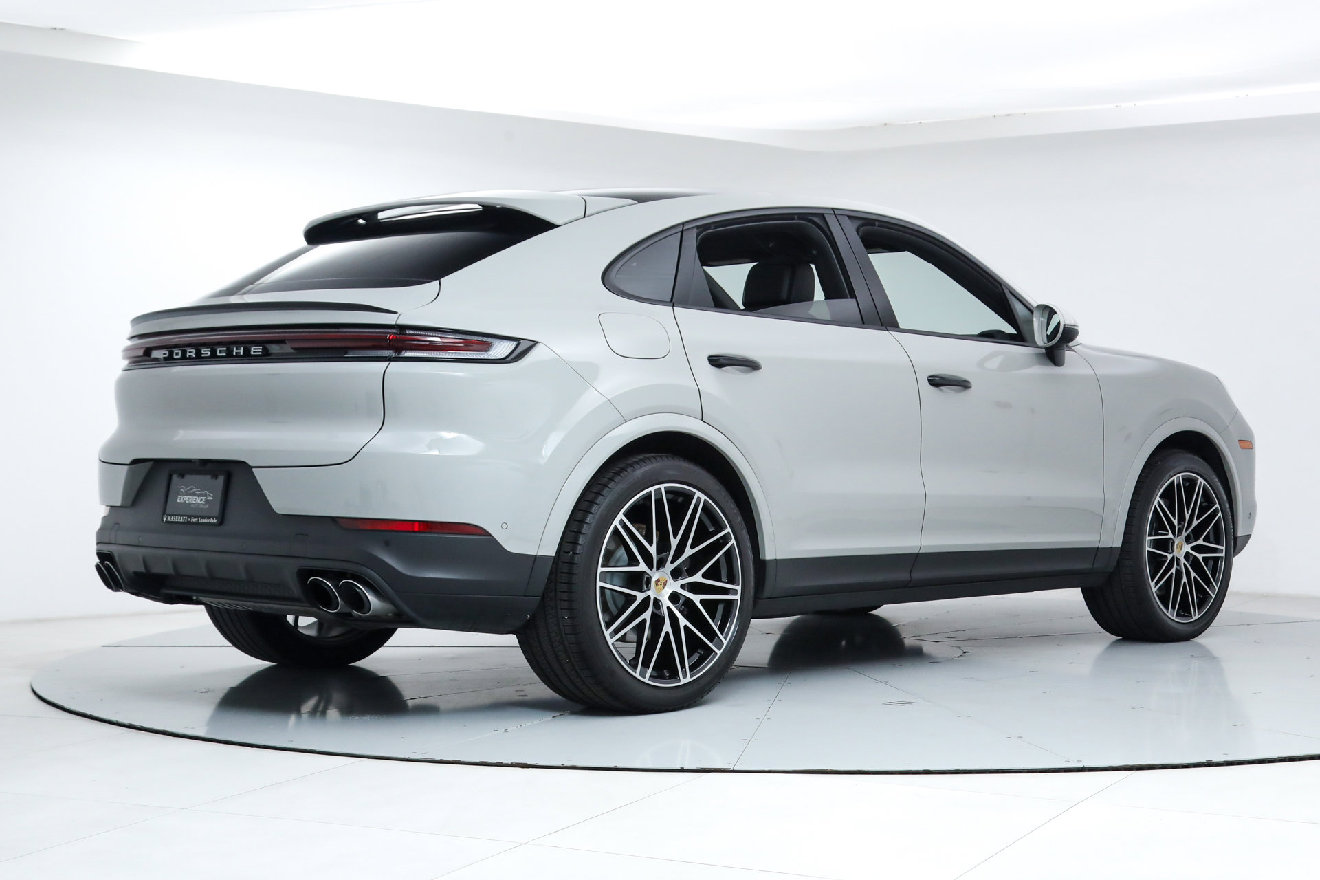 2024 Porsche Cayenne Coupe photo 4