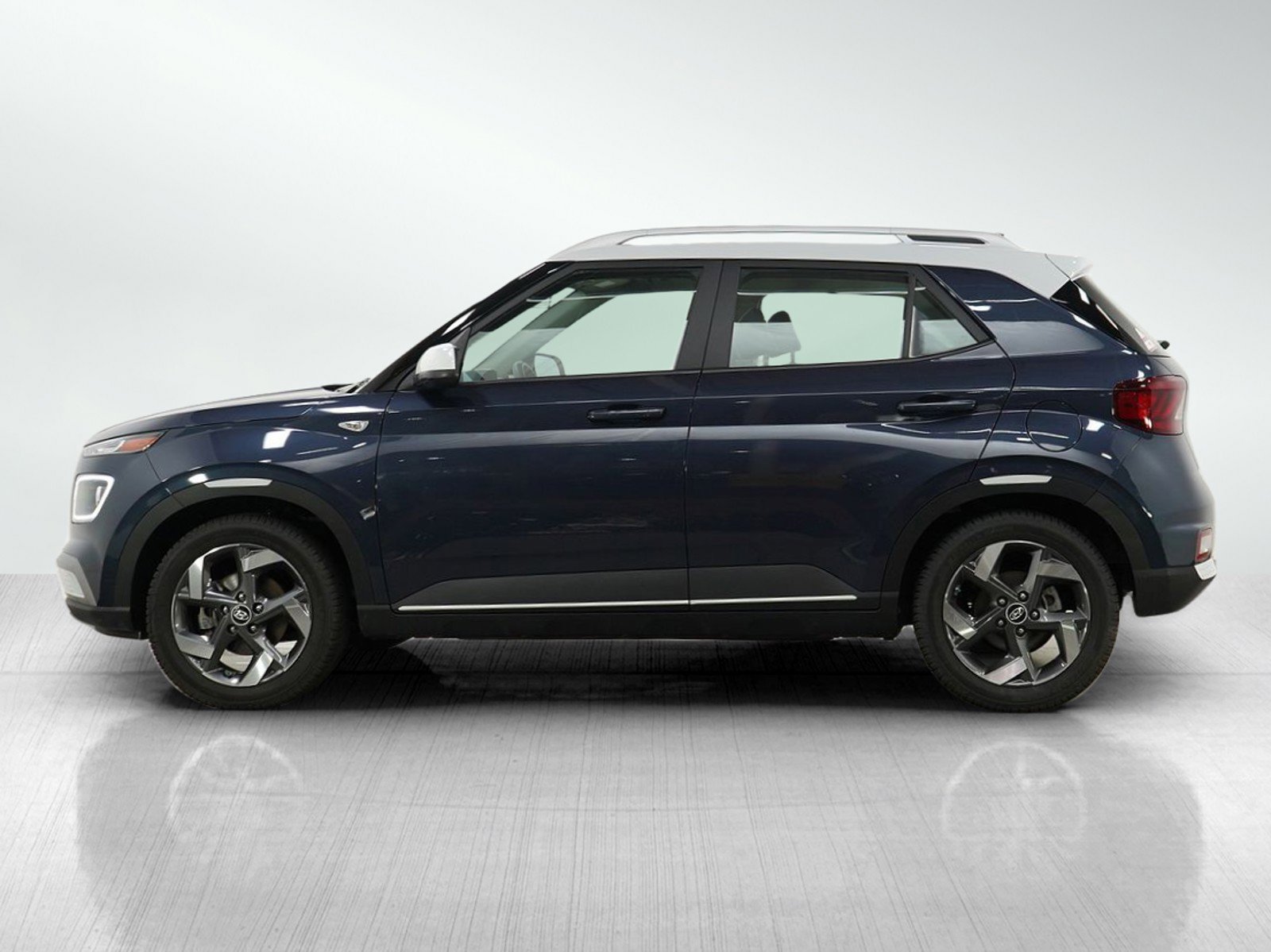 Used 2022 Hyundai Venue Limited with VIN KMHRC8A30NU207103 for sale in Minneapolis, Minnesota