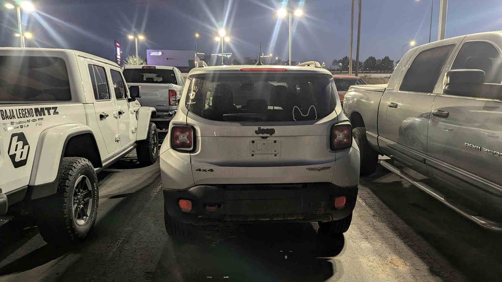 2016 Jeep Renegade Trailhawk photo 3