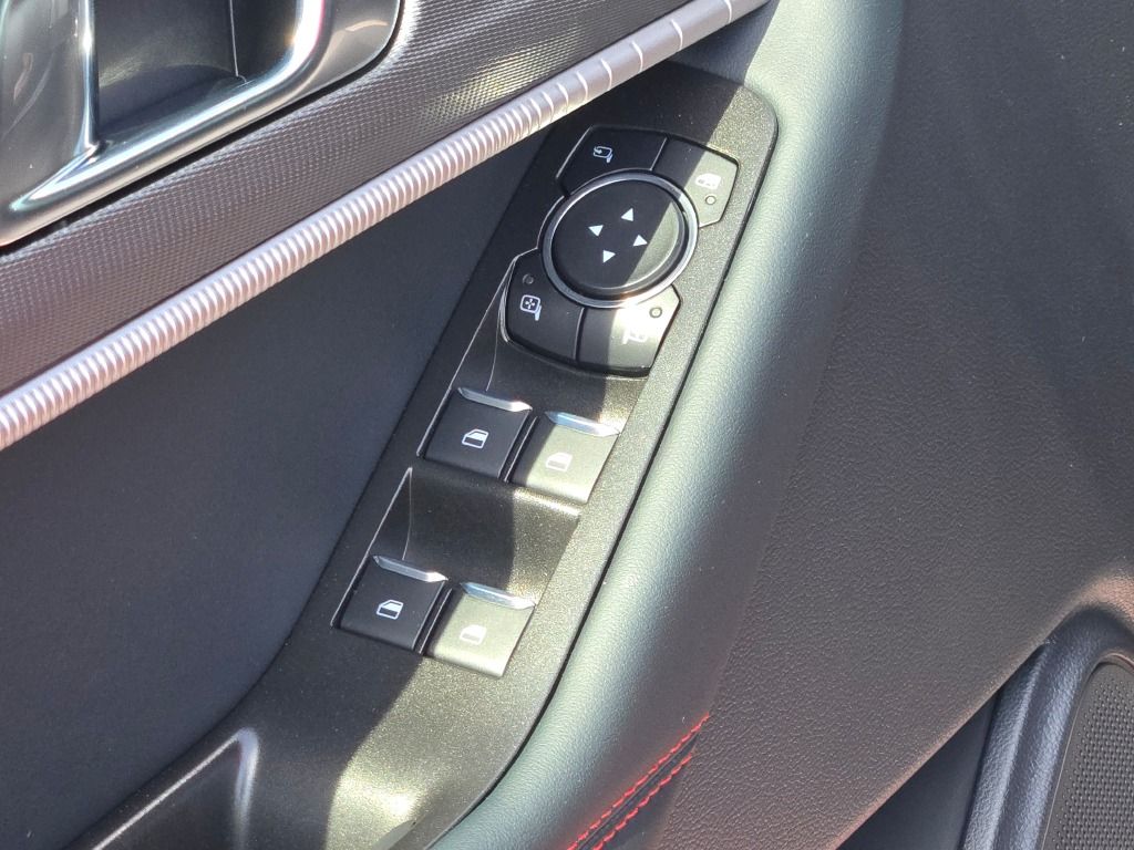 2025 Ford Explorer ST-Line photo 21