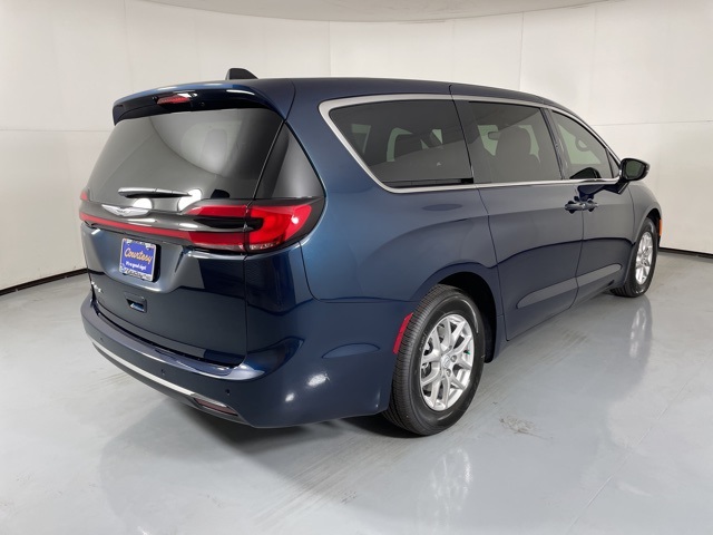 2025 Chrysler Pacifica photo 8