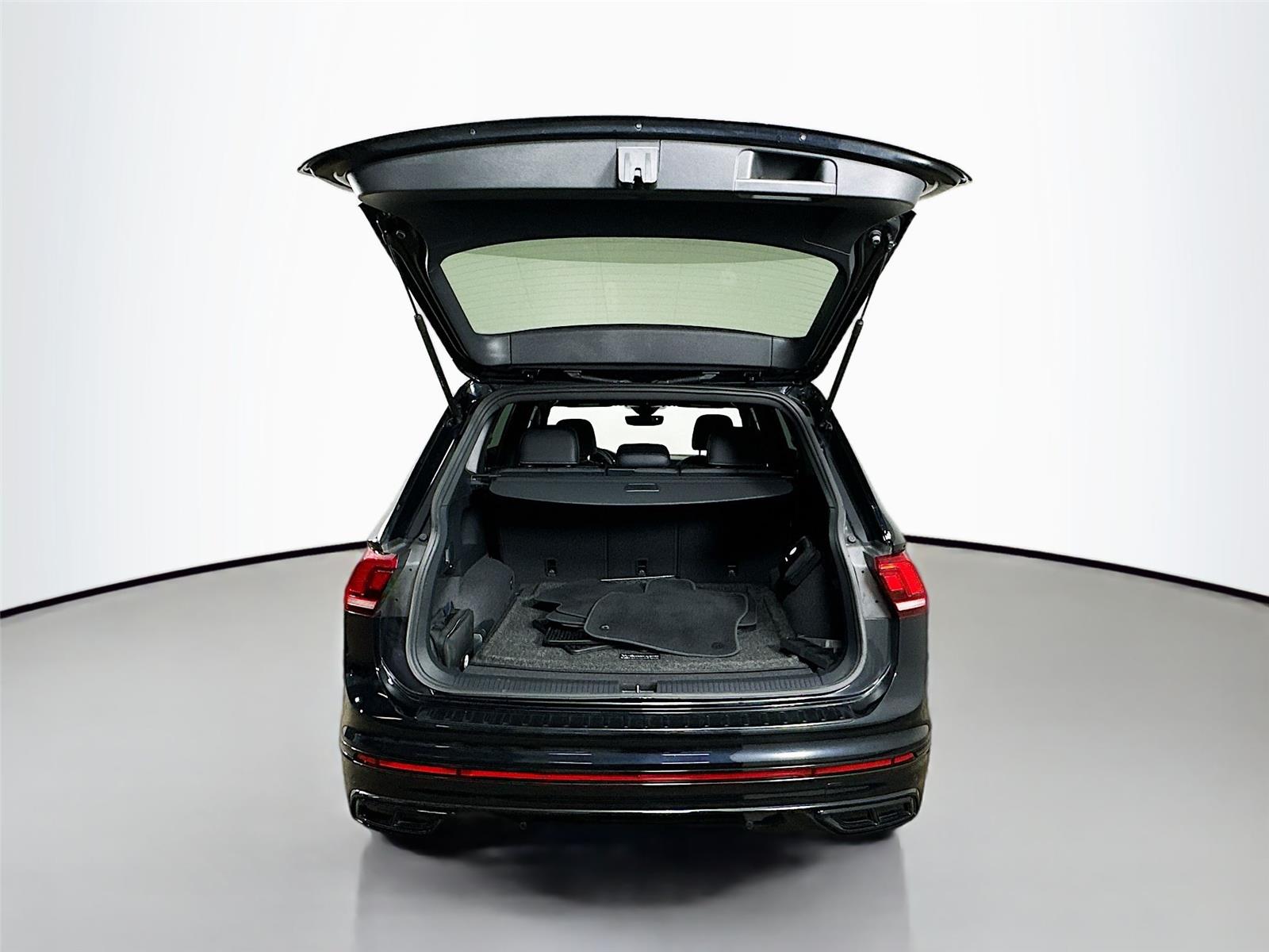 2023 Volkswagen Tiguan SE R-Line Black photo 25
