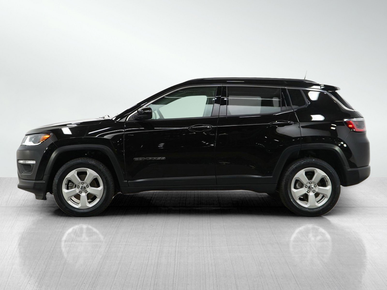 Used 2019 Jeep Compass Latitude with VIN 3C4NJDBB0KT690301 for sale in Minneapolis, Minnesota