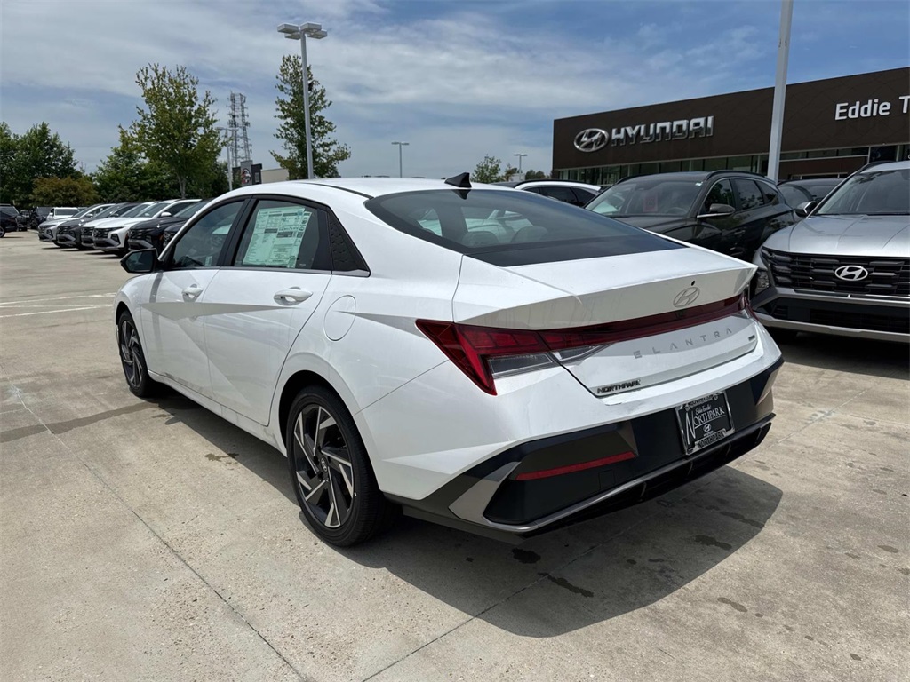 2025 Hyundai Elantra Hybrid Limited photo 3