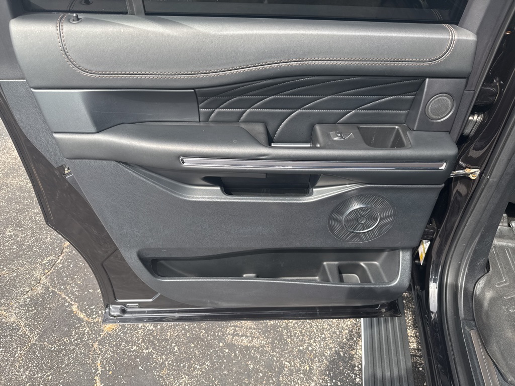 2021 Ford Expedition MAX Platinum photo 30