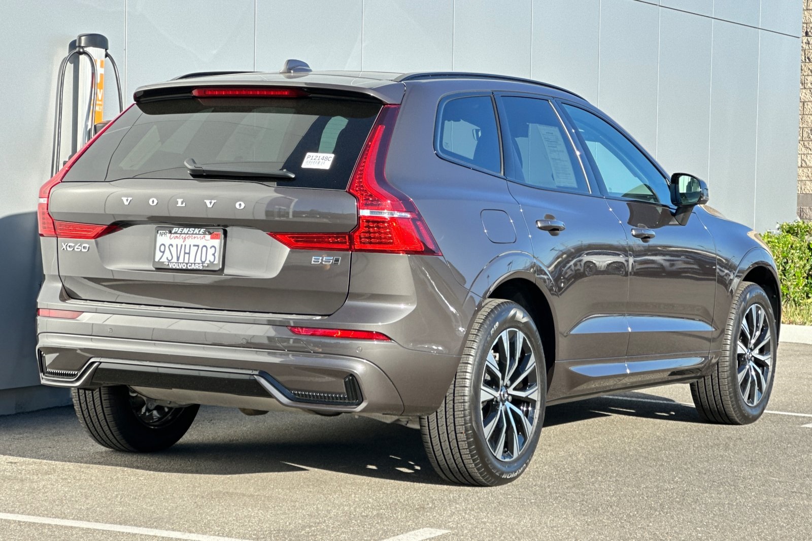 2025 Volvo XC60 B5 Core photo 3