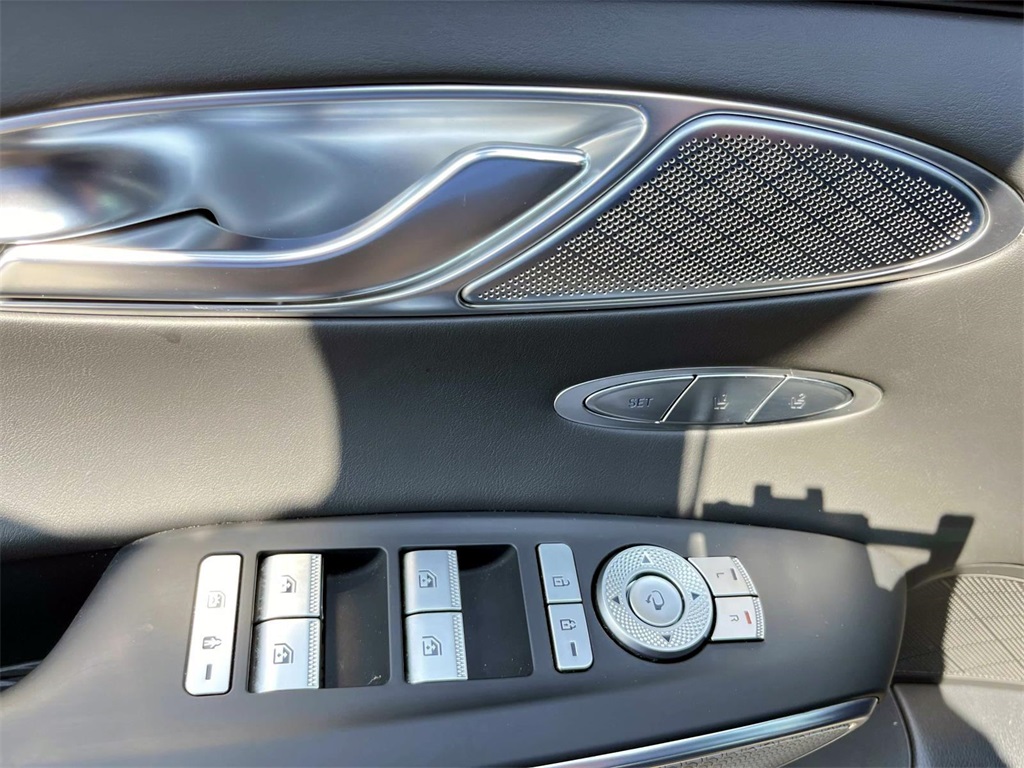 2024 Genesis GV70 2.5T photo 12