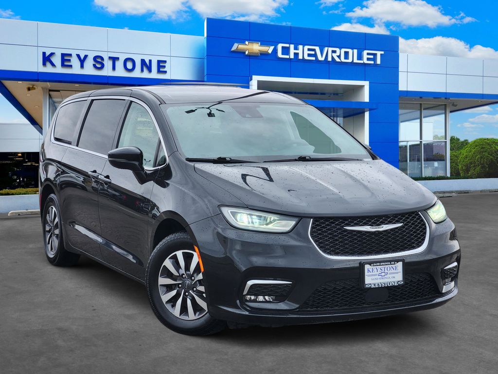 2022 Chrysler Pacifica Hybrid Touring L's photo