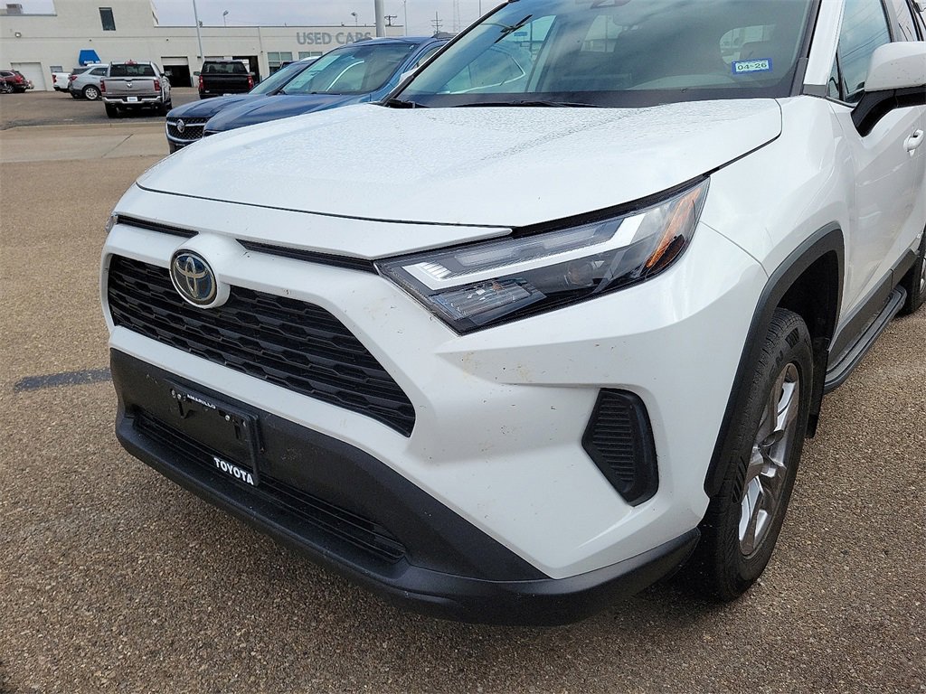 2022 Toyota RAV4 Hybrid XLE photo 4