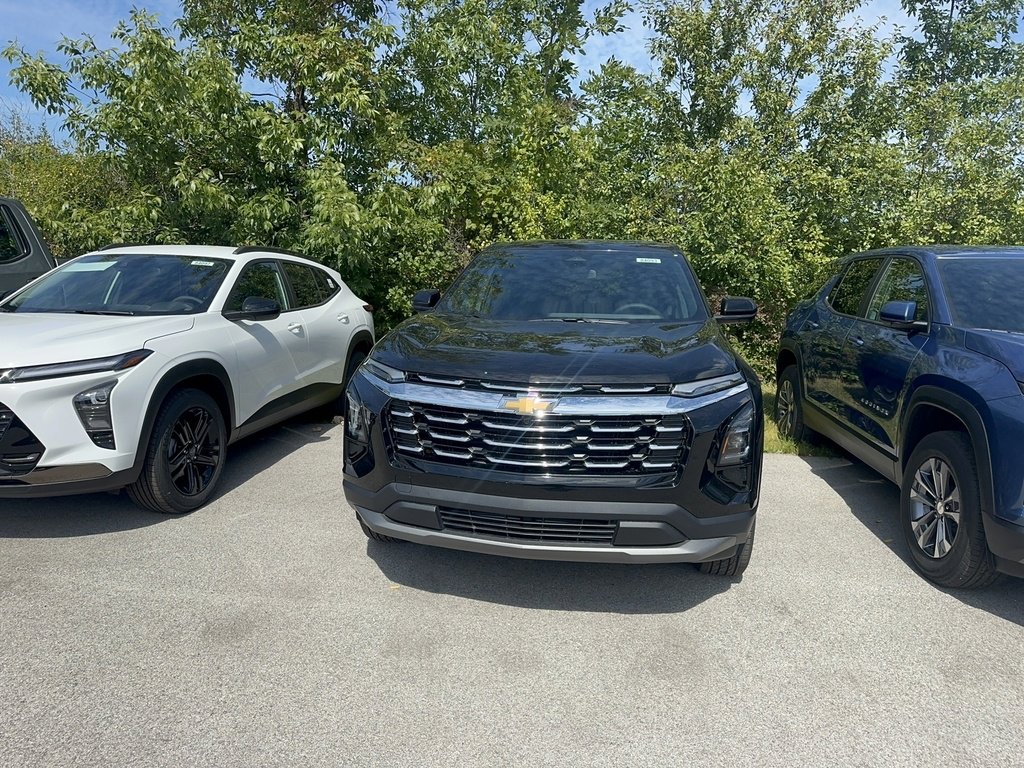 2026 Chevrolet Equinox LT photo 2