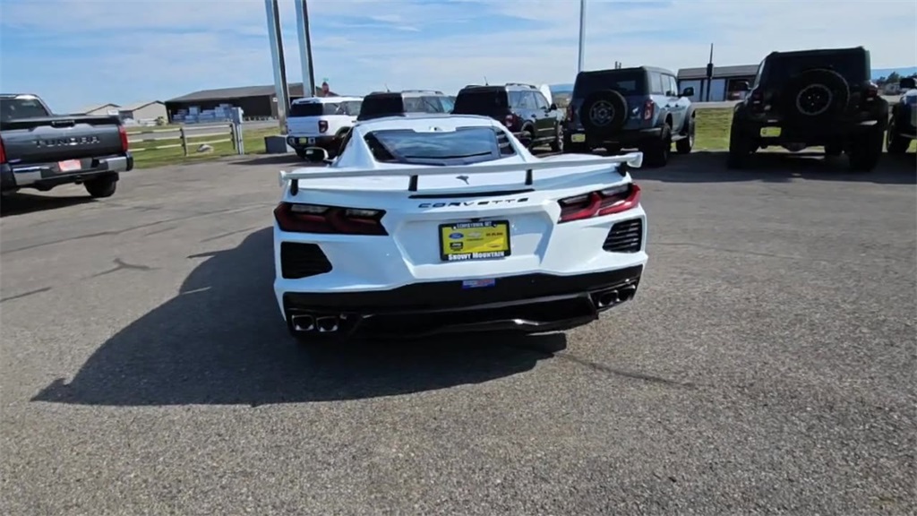 2025 Chevrolet Corvette Stingray photo 3