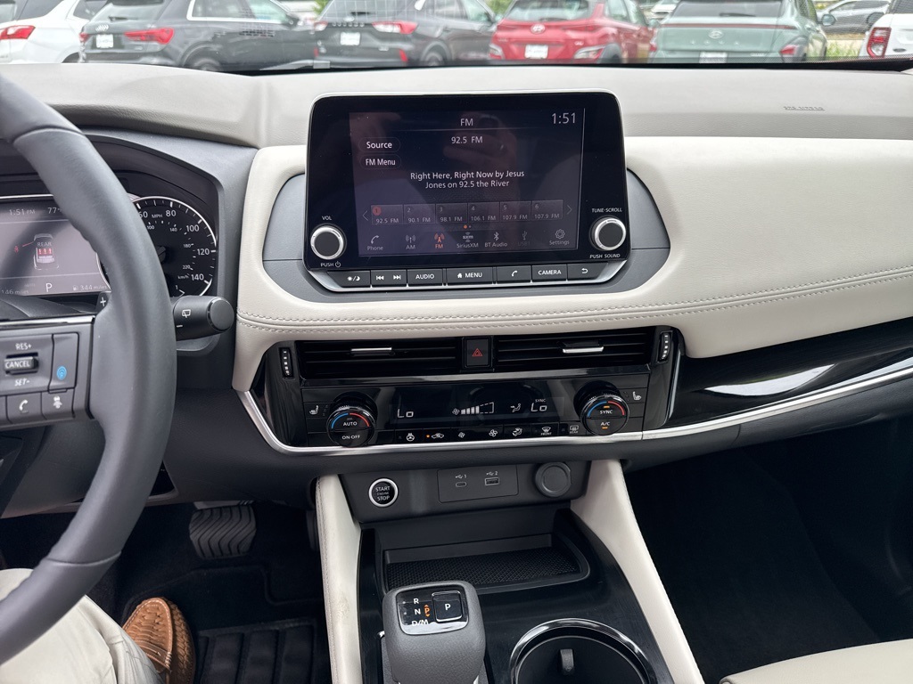 2023 Nissan Rogue SL photo 9