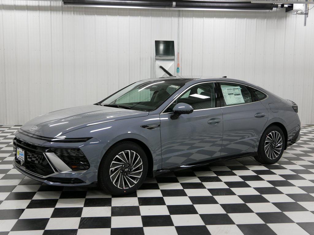 2025 Hyundai Sonata Hybrid Limited photo 4