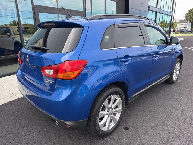 2015 Mitsubishi Outlander Sport SE photo 2