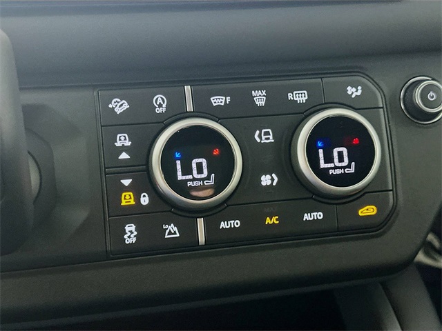2025 Land Rover Defender 110 X-Dynamic SE photo 15