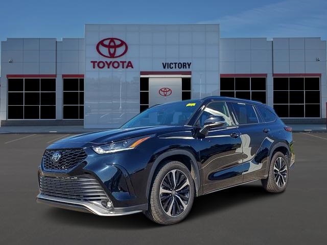 2022 Toyota Highlander XSE's photo