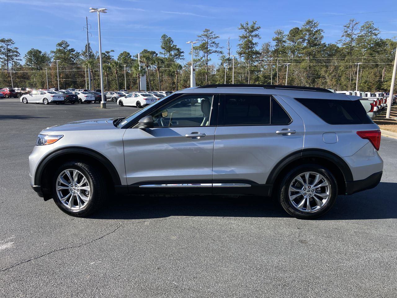 2022 Ford Explorer XLT photo 2