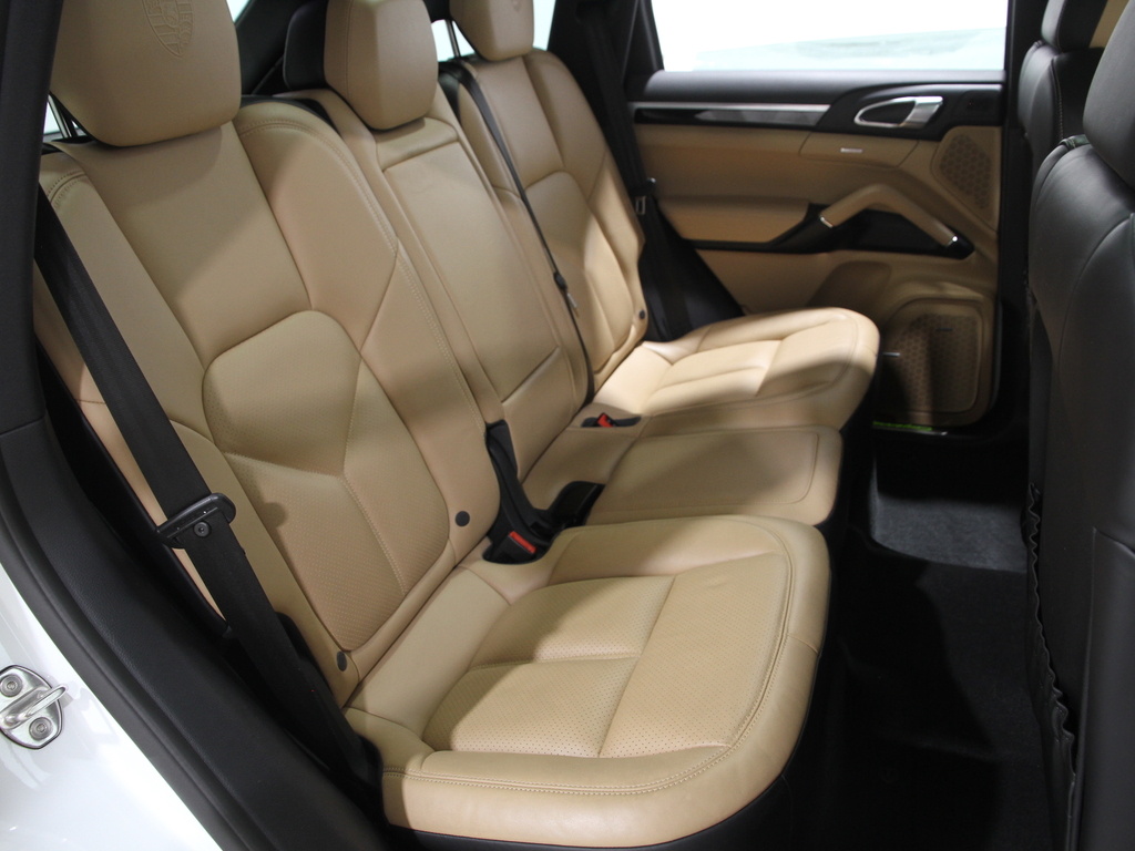 2018 Porsche Cayenne Platinum Edition photo 15