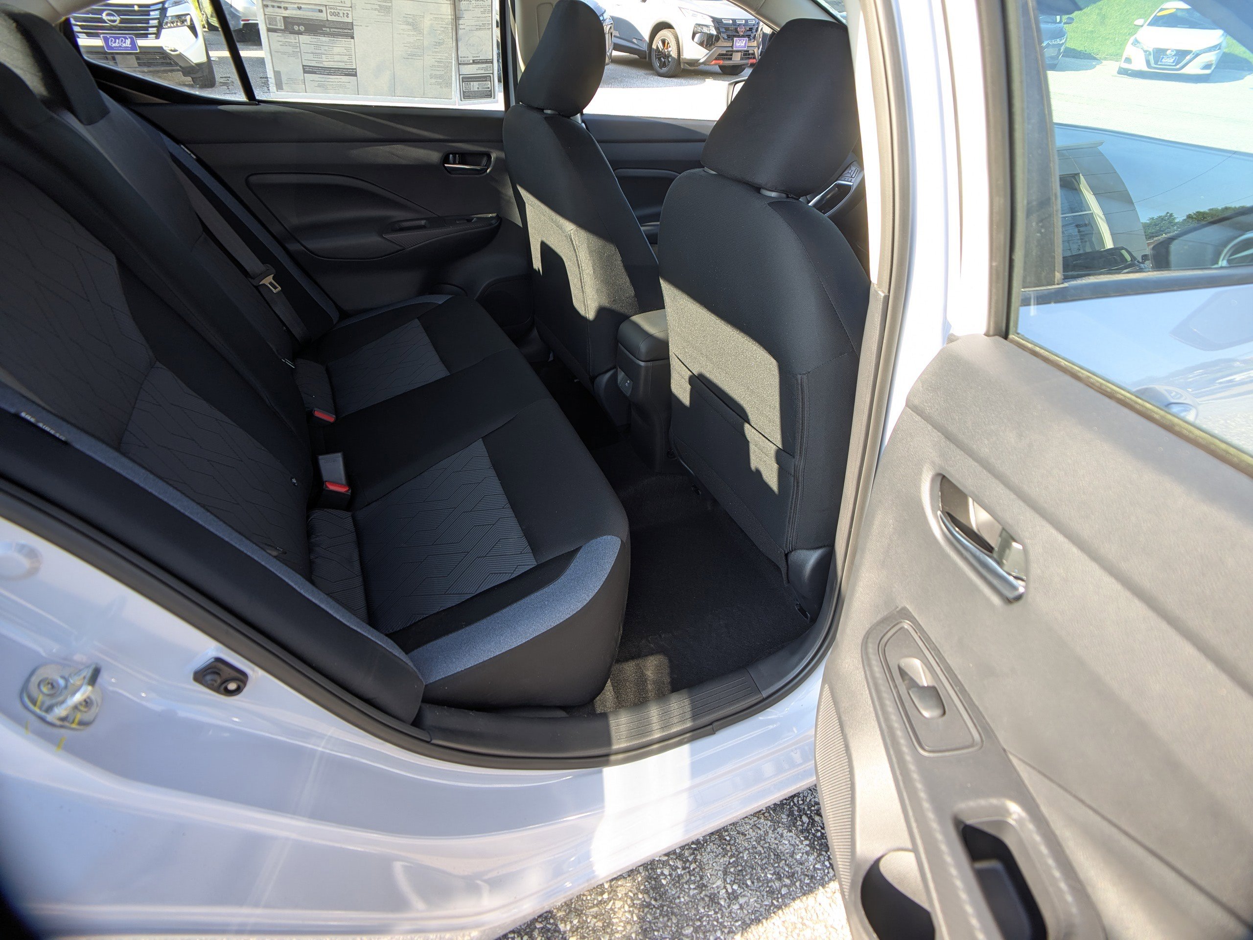 2025 Nissan Versa 1.6 SV photo 4