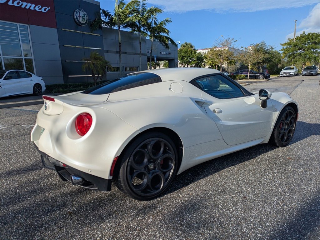 2016 Alfa Romeo 4C Coupe photo 4