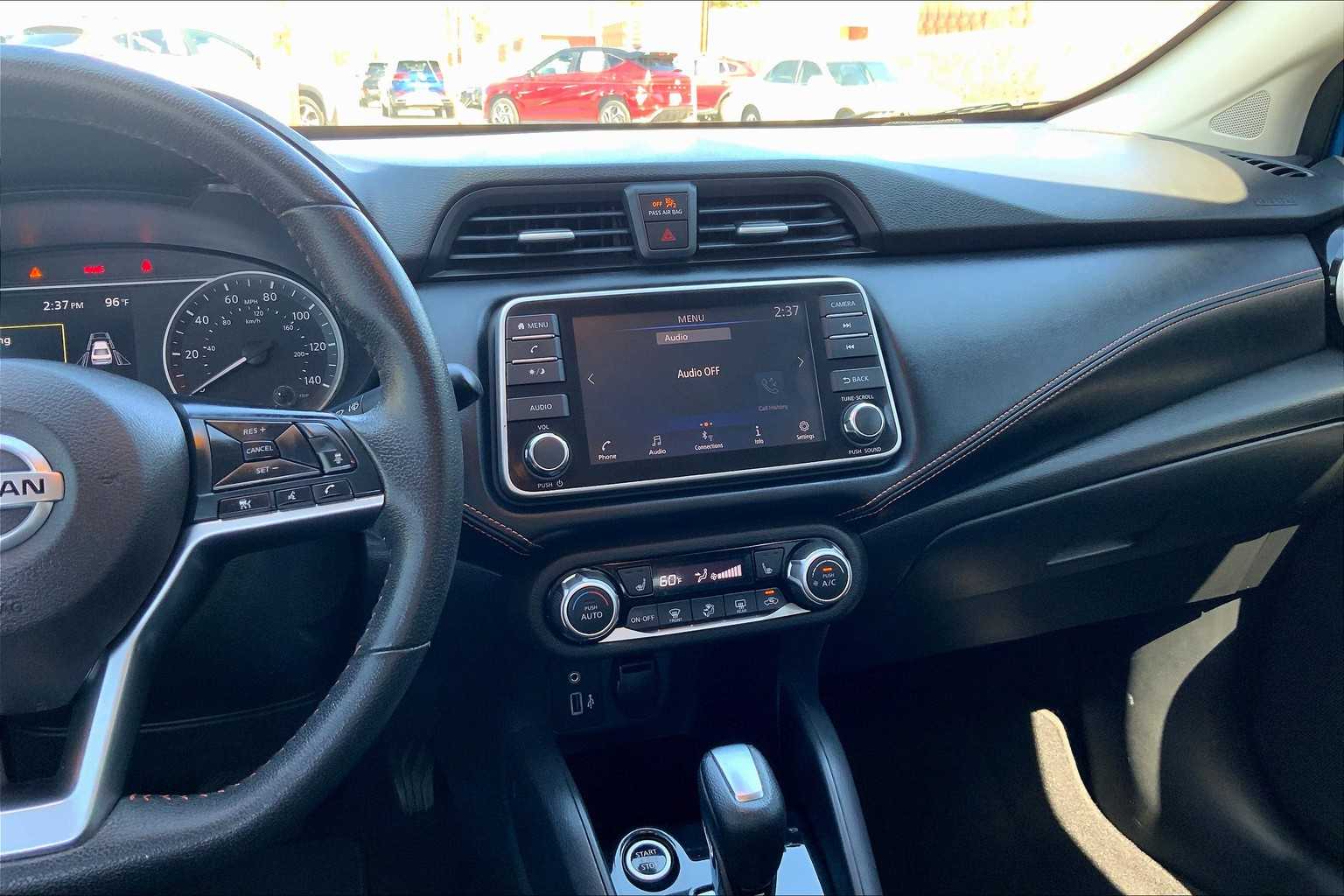 2020 Nissan Versa SR photo 6