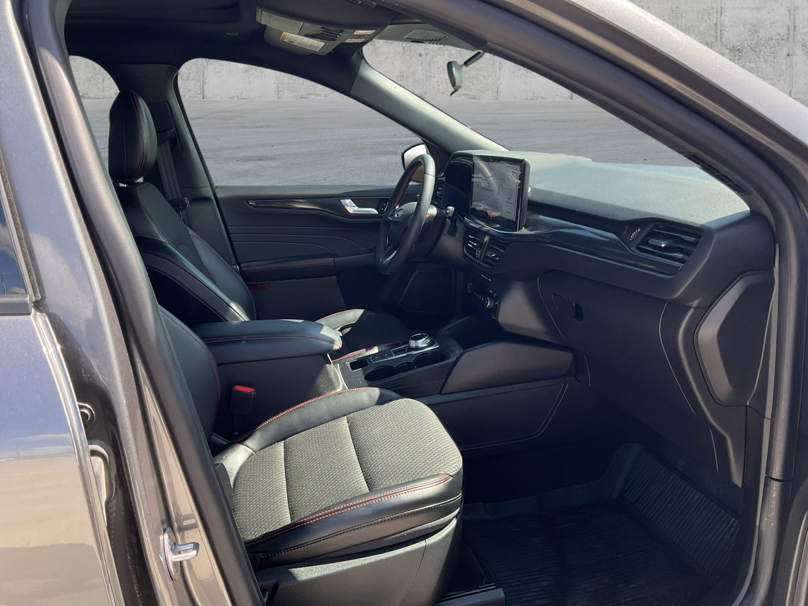 2024 Ford Escape ST-Line photo 4