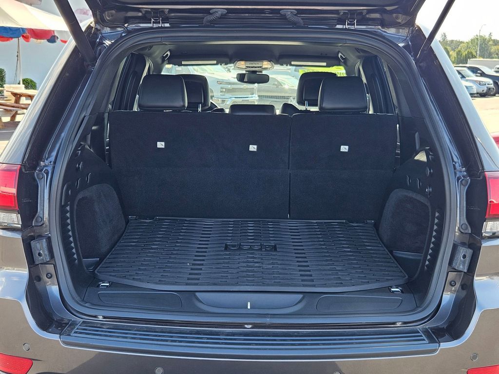 2019 Jeep Grand Cherokee Laredo Altitude photo 26